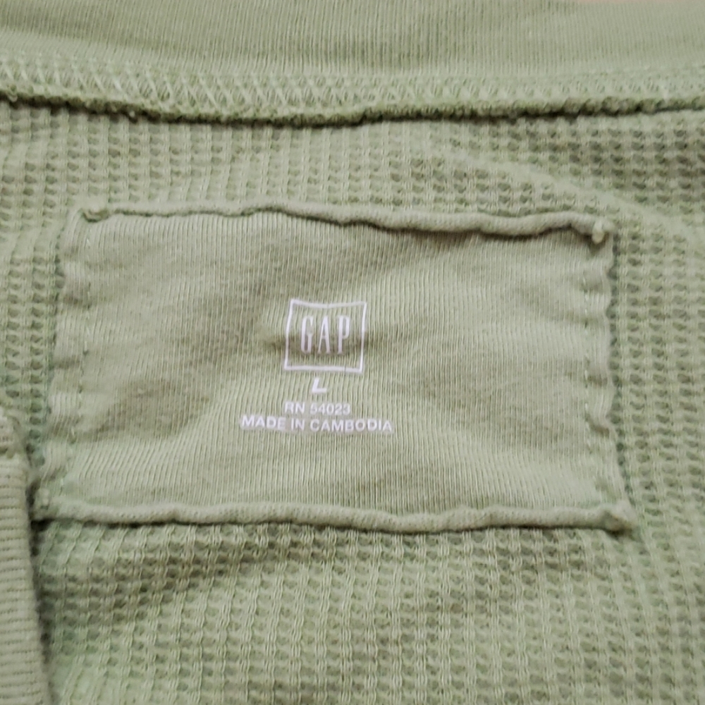 Gap Long Sleeve V-neck T-shirt - Picture 2 of 5